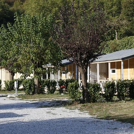 Camping Le Jardin - Chalets, Bungalows Et Emplacements Nus Pour Des Vacances Nature Le Long De La Riviere Le Gijou Lacaze Exteriér fotografie