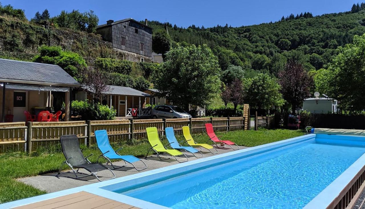 Camping Le Jardin - Chalets, Bungalows Et Emplacements Nus Pour Des Vacances Nature Le Long De La Riviere Le Gijou Lacaze Exteriér fotografie
