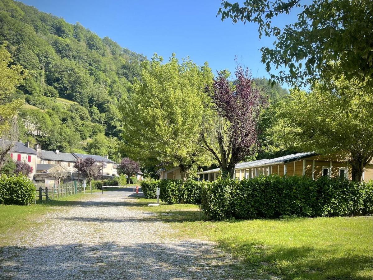 Camping Le Jardin - Chalets, Bungalows Et Emplacements Nus Pour Des Vacances Nature Le Long De La Riviere Le Gijou Lacaze Exteriér fotografie